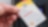 Die Shell Card wird an eine Ladesäulen gehalten.