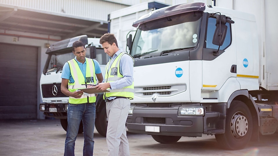 LKW Fuhrparkmanager bei der Arbeit