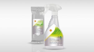 Abbildung der Shell Car Care Produkte Cockpit Wipes, Universal Innenreiniger, und Cockpit Spray.