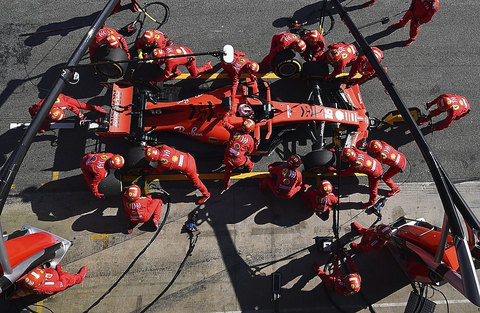 Partnerschaft Shell und Scuderia Ferrari Vogelperspektive Boxenstopp