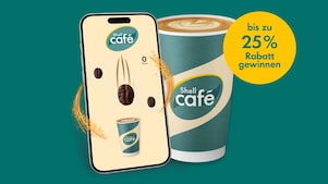 Visuel publicitaire turquoise avec un smartphone et un grand gobelet de café Shell café. En haut à droite, à côté du gobelet, se trouve une pastille jaune avec le texte « Jusqu’à 25 % de rabais à gagner ». À gauche sur le smartphone, on voit le jeu « Attrape le grain », dans lequel un petit gobelet de café attrape des grains de café qui tombent. Le logo Shell café et « 0 point » apparaissent en haut. Des effets de lumière dorés et scintillants entourent le smartphone.
