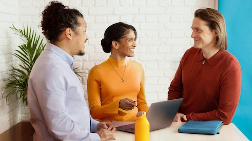 Collègues lors d’une réunion