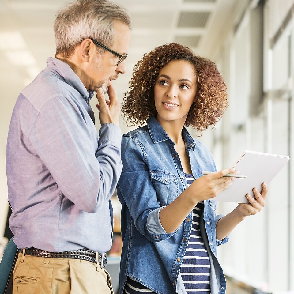 Une équipe en pleine conversation