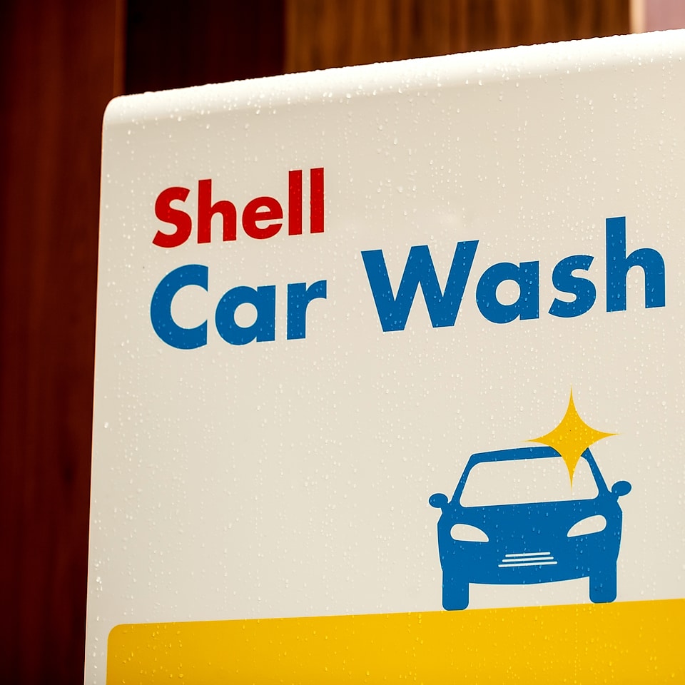 Logo Shell Car wash à la station Shell