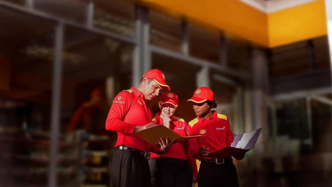 Employés actuels ou anciens, prestataires, membres de la famille des employés de Shell